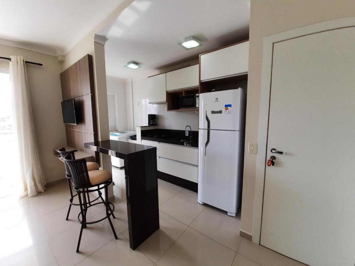 Apartamento 3 Quartos 8 Pessoas A 50 Mts Da Praia De Bombas, A 100M Da Passarela Do Ribeiro 邦比尼亚斯 外观 照片